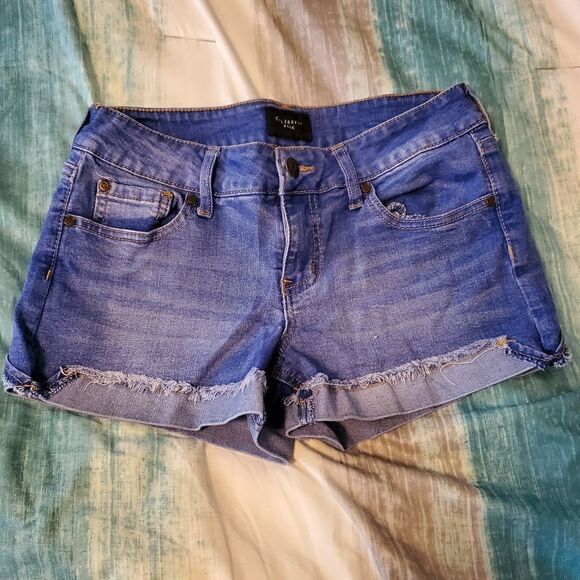 Cute denim shorts size 5 - Picture 1 of 10